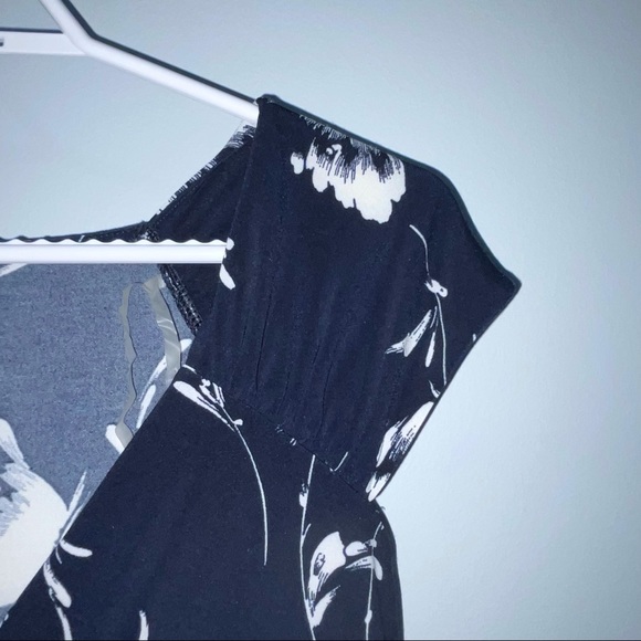 Blue Floral Chaps Blouse Sleeveless topv-neck - Picture 4 of 7